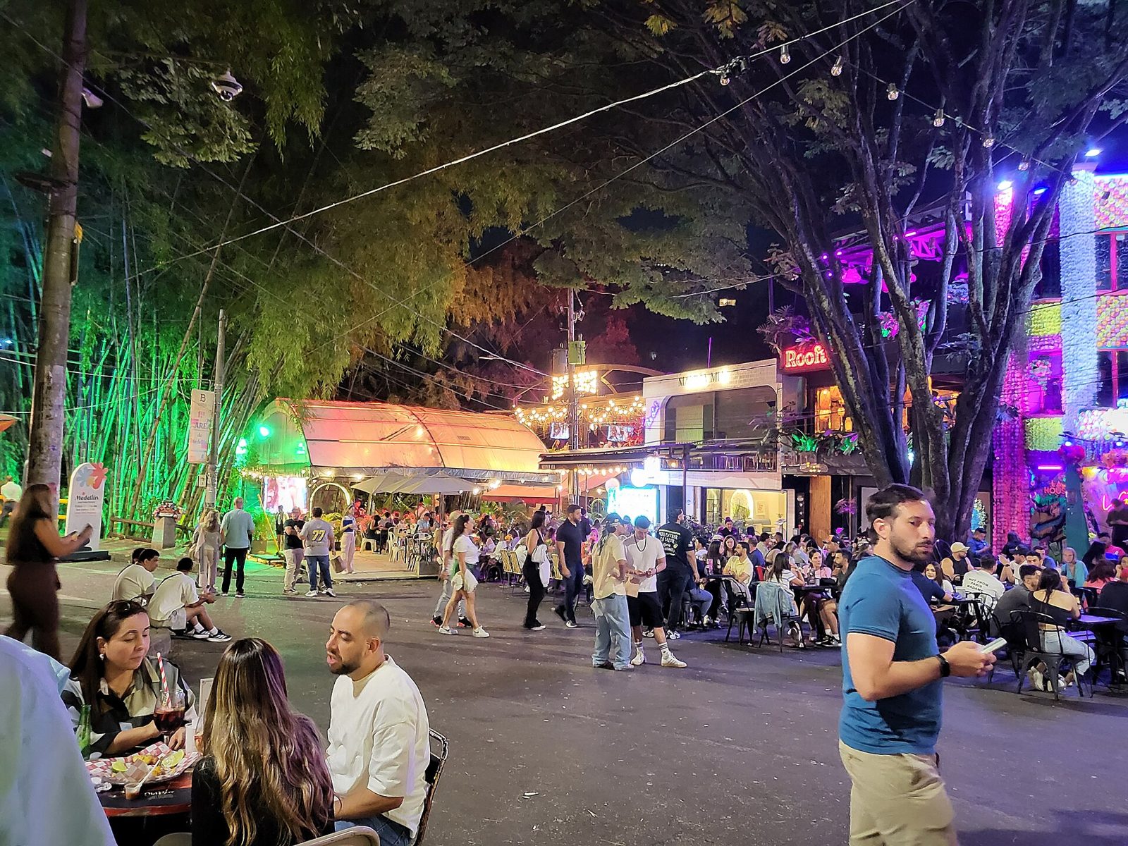 Noche: bares, salsa y tango
