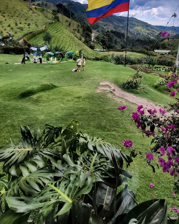 Experiencia Eje Cafetero: Salento, Cocora, Filandia y termales