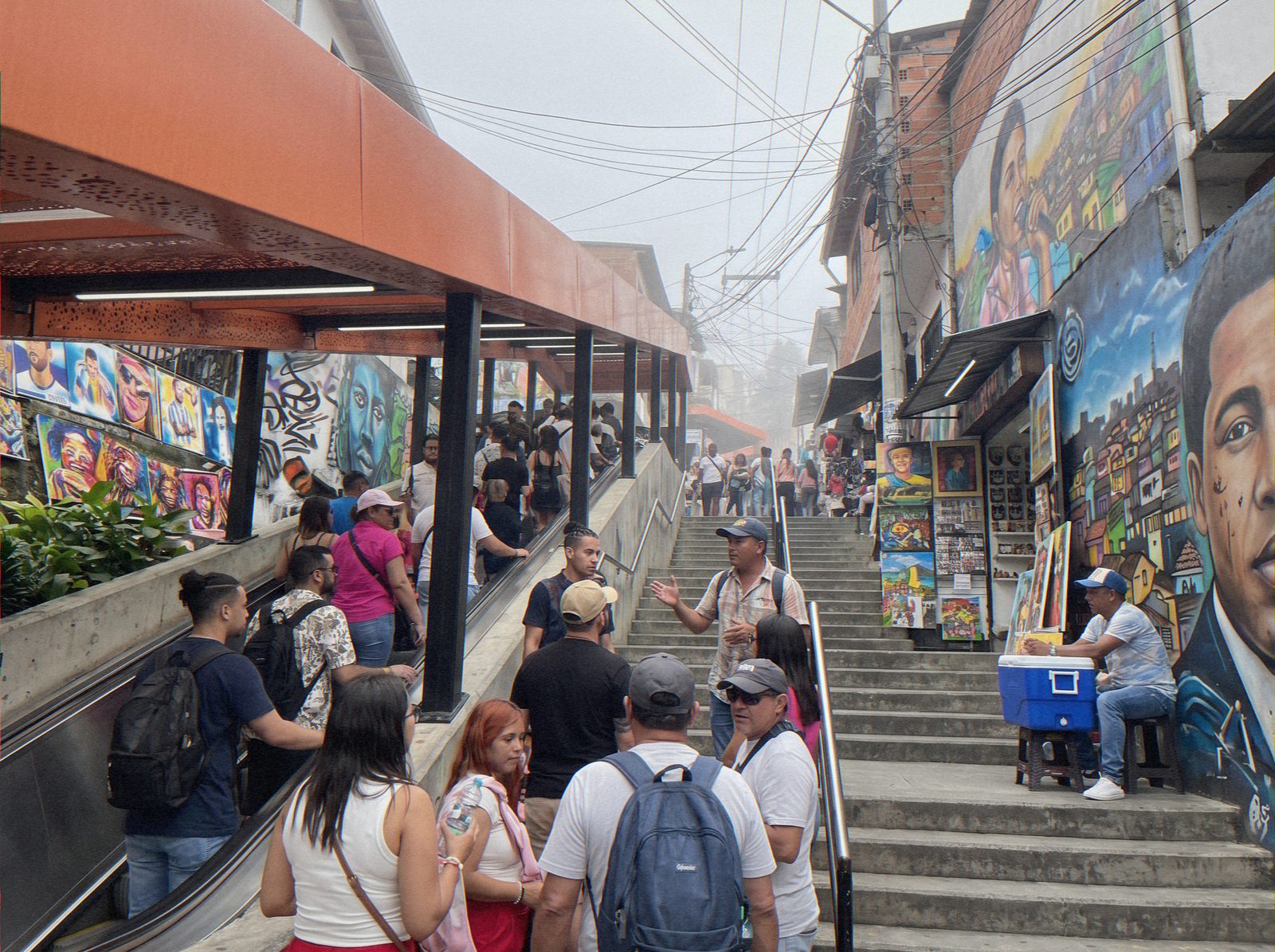 Comuna 13: grafitis, escaleras eléctricas e historias locales