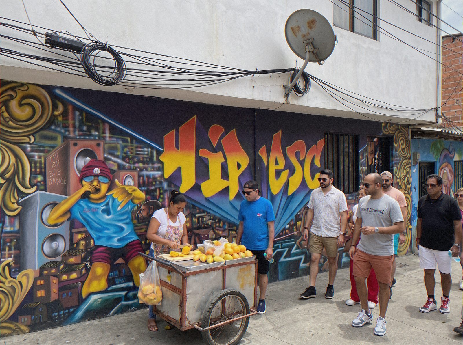 Comuna 13: grafitis, escaleras eléctricas e historias locales