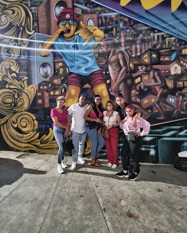 Comuna 13: grafitis, escaleras eléctricas e historias locales