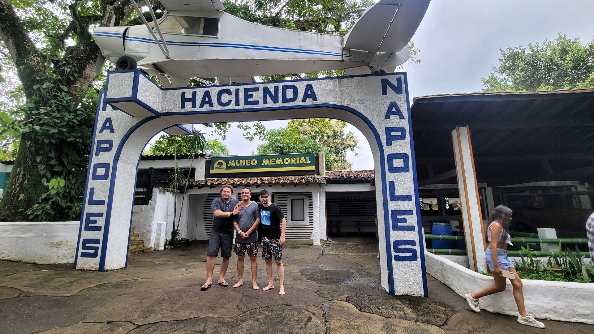 Hacienda Nápoles: de la finca de Escobar a parque temático, con recogida en el hotel