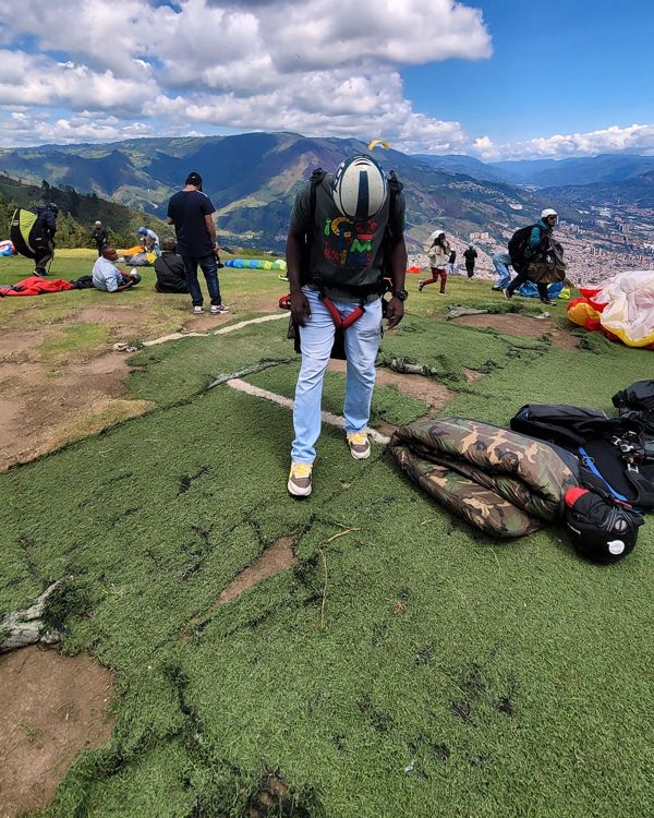 Parapente sobre el Valle de Aburrá: vuelo biplaza, con recogida en el hotel